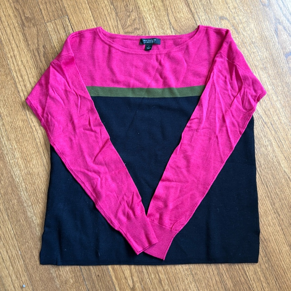 Ann Taylor 100% merino wool size small sweater. Long sleeve.